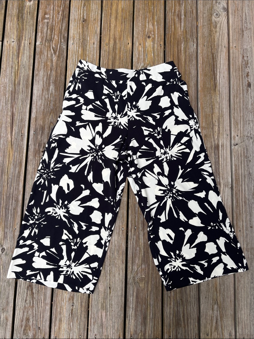 NINE WEST | Black & Cream Bold Floral Breezy Wide Leg Chic Crop Pants | Size XL